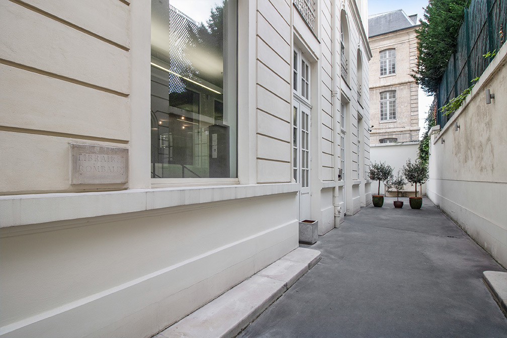 rue extérieure devant le cabinet d'avocat