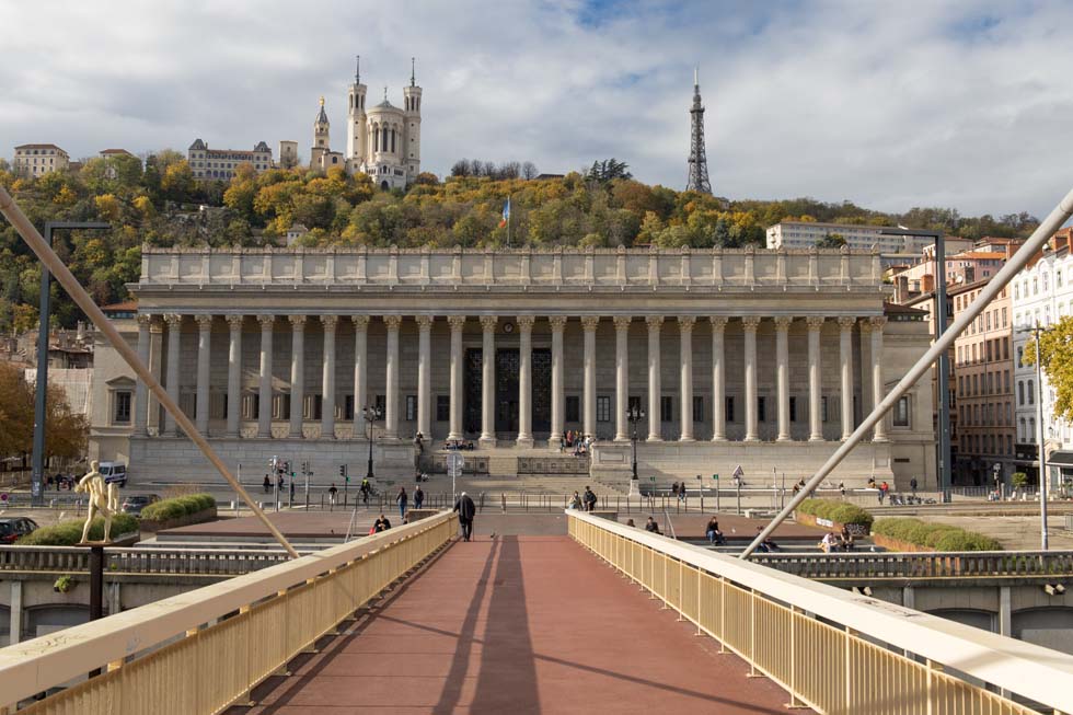 Vue sur l ancien tribunal de justice de Lyon au pied de la colli